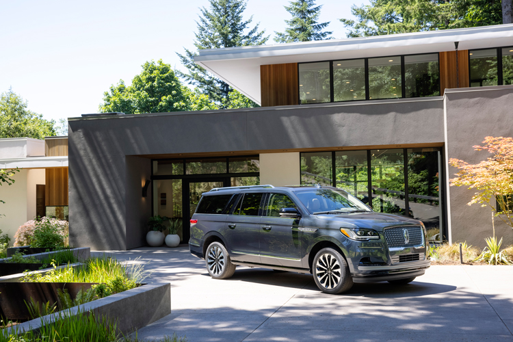 2022 Lincoln Navigator - Vicarious Magazine