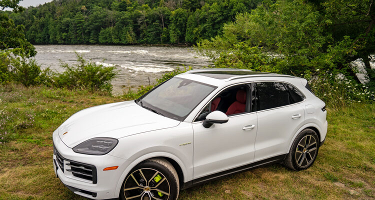 2024_Porsche_Cayenne_S_E_Hybrid