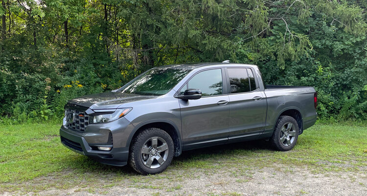 2024-Honda-Ridgeline-front-three-quarters