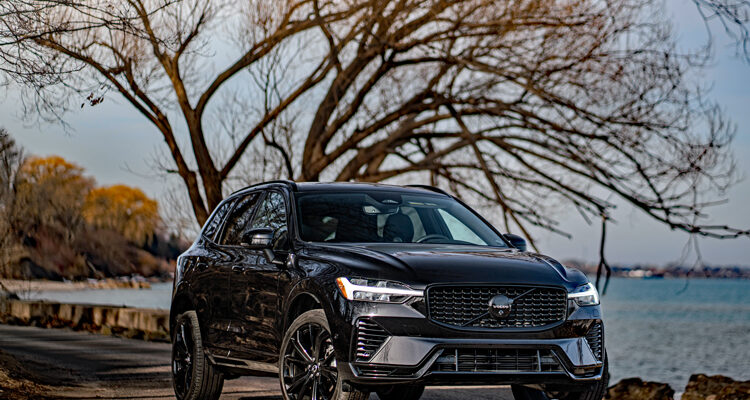 2025 Volvo XC60 T8 AWD Black Edition